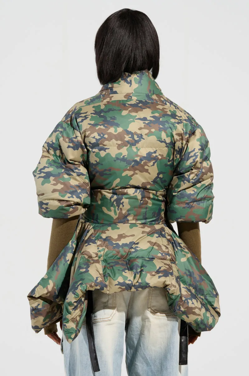 CAMO LONG RIB SLEEVE PEPLUM PUFFER COAT