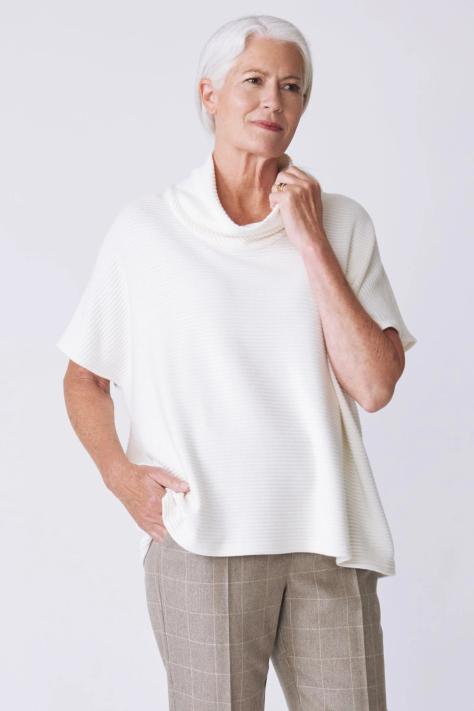 Dafne Cowl T-Neck - Cream
