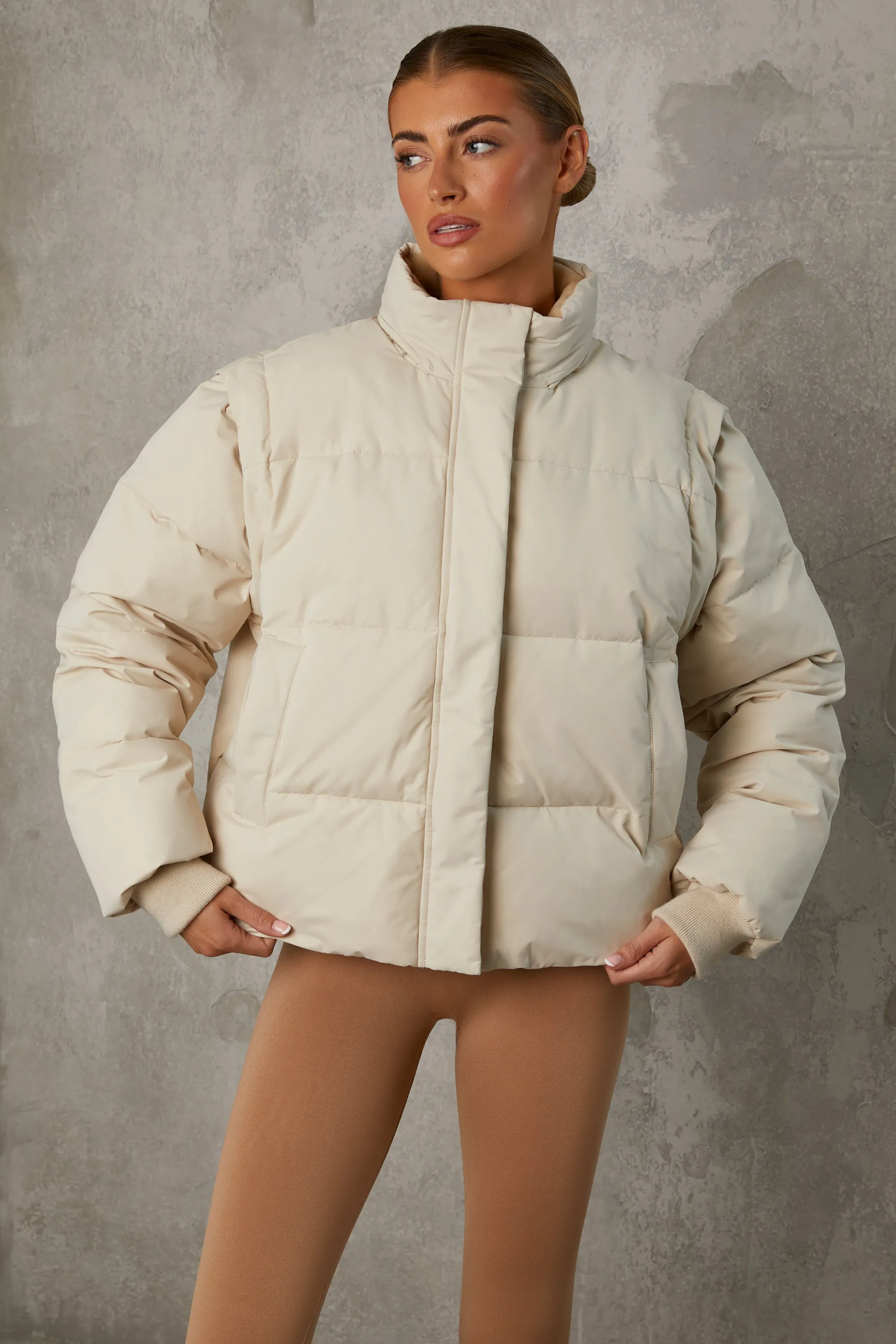 Essential - Cropped Puffer Jacket with Detachable Sleeves in Sand