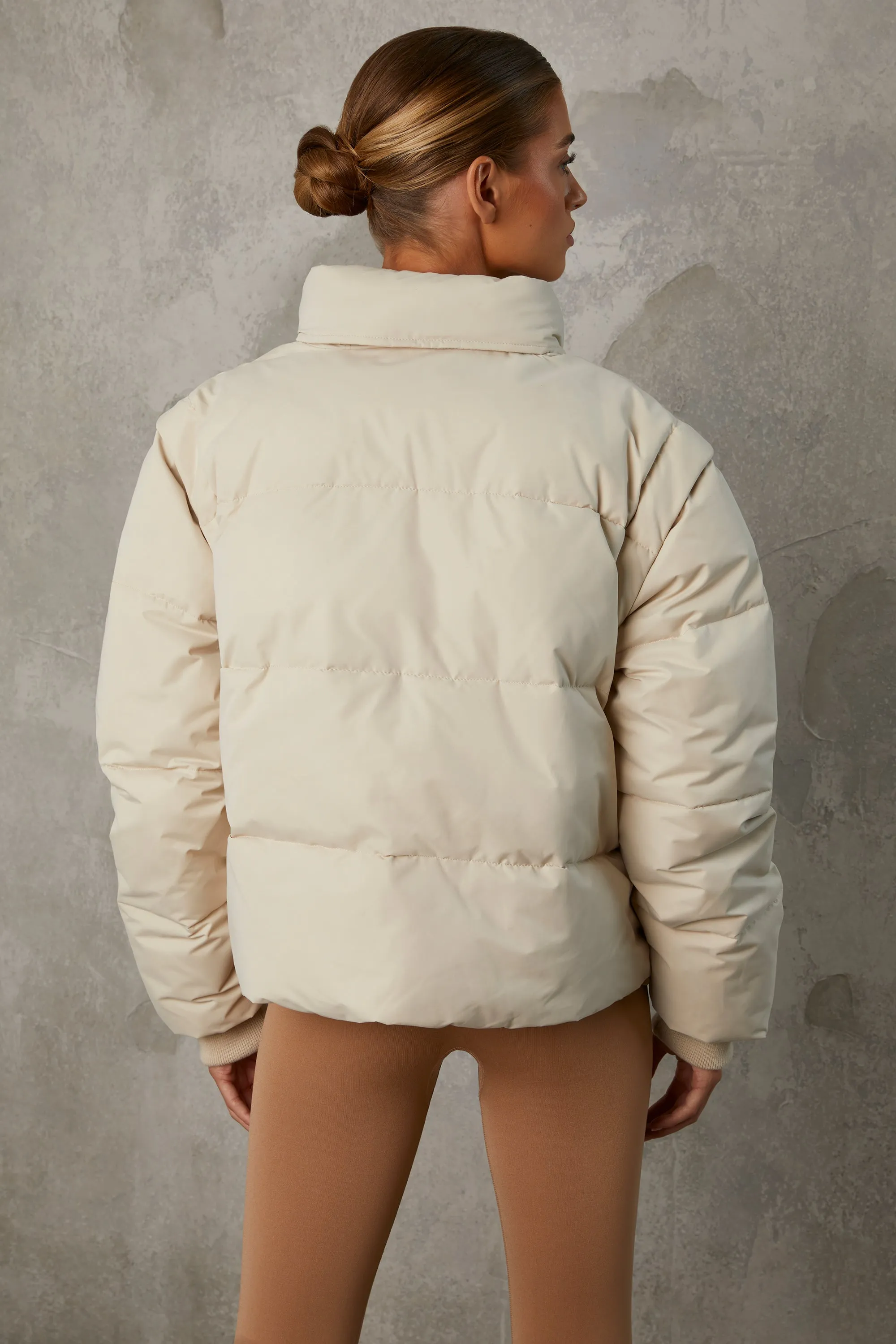Essential - Cropped Puffer Jacket with Detachable Sleeves in Sand