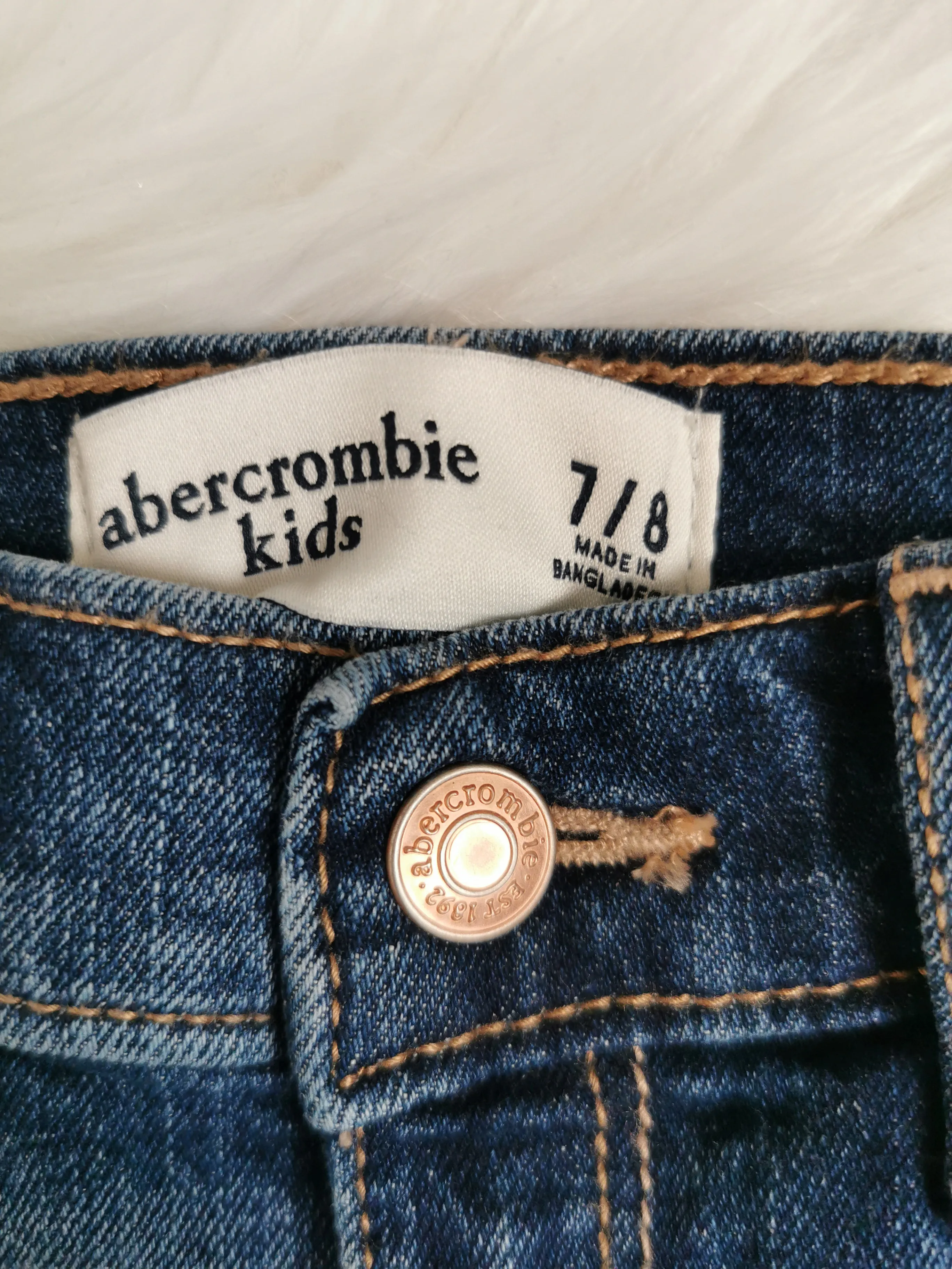 GIRL SIZE 7/8 YEARS - ABERCROMBIE KIDS, Rolled cuff, Jean Shorts EUC B51