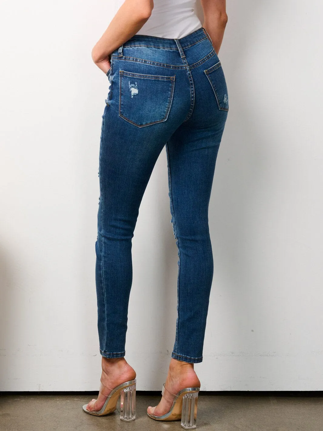 WOMEN'S BUTTON CLOSURE DISTRESSED SKINNY DENIM PANTS