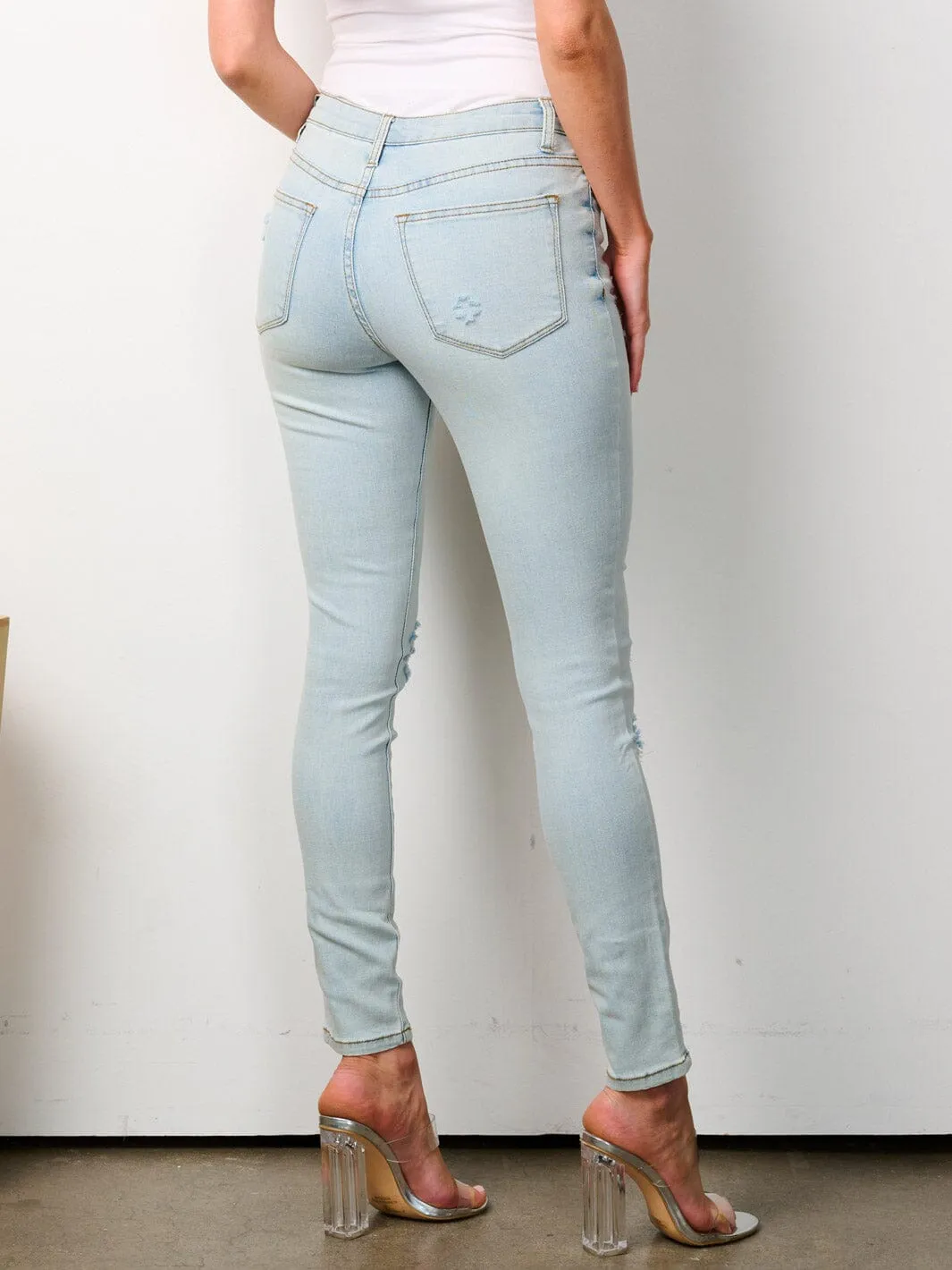 WOMEN'S BUTTON CLOSURE DISTRESSED SKINNY DENIM PANTS